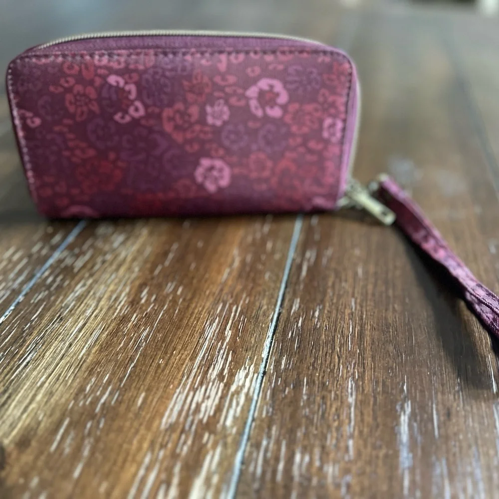 NWOT Travelon wallet